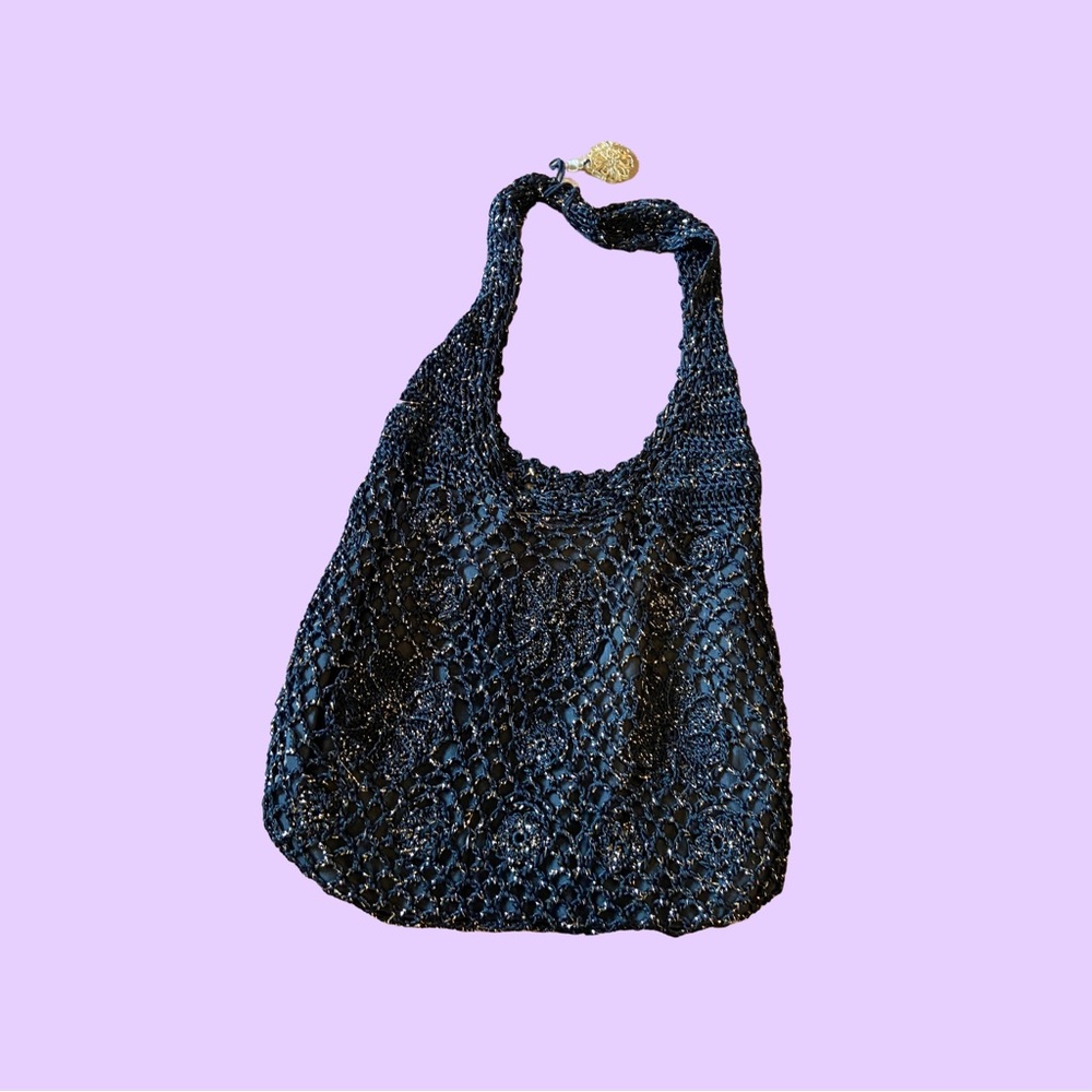 Vintage y2k Liz Claiborne Black and Gold Crocheted Shoulder Bag 🔥